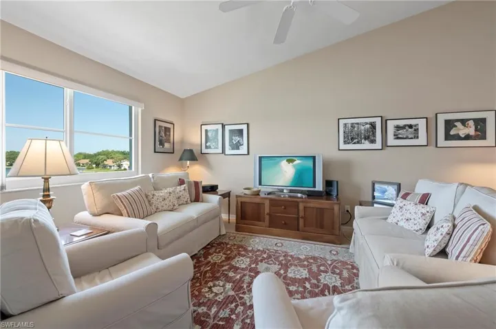 2885 Citrus Lake DR # 302, NAPLES FL 34109