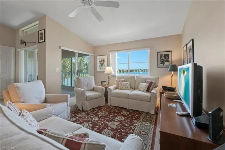 2885 Citrus Lake DR # 302, NAPLES FL 34109