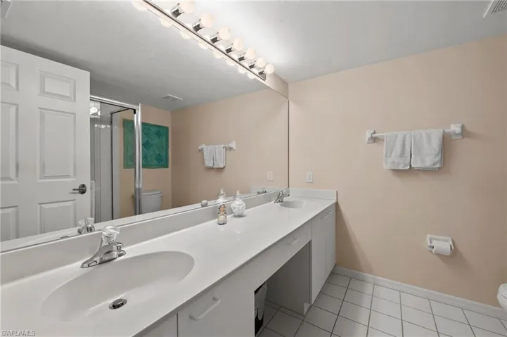 2885 Citrus Lake DR # 302, NAPLES FL 34109