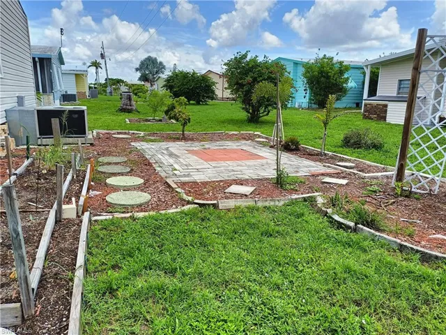 LARGE BACK YARD