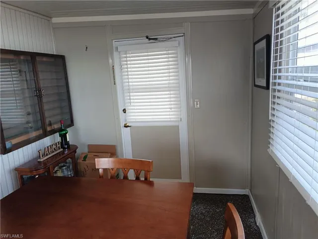 Extra space many uses or 2nd office