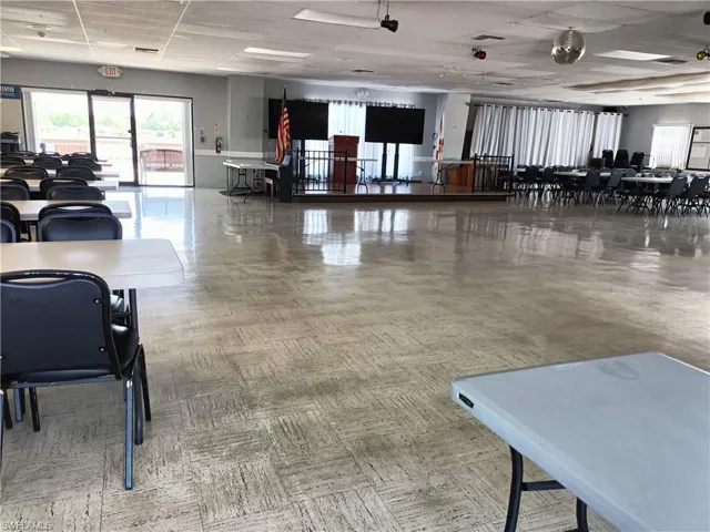 COMMUNITY room