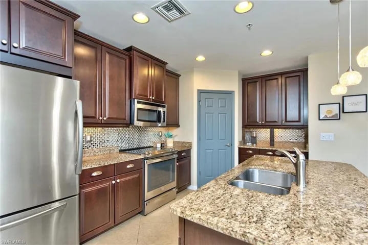 Kitchen - Walk-in Pantry