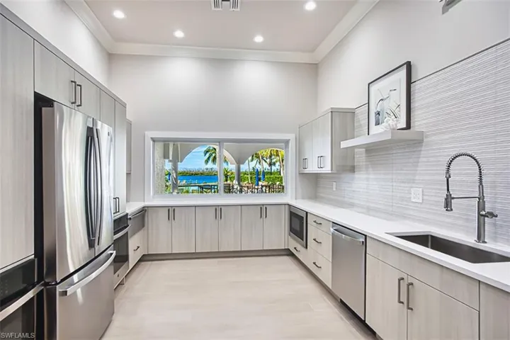Clubhouse_kitchen