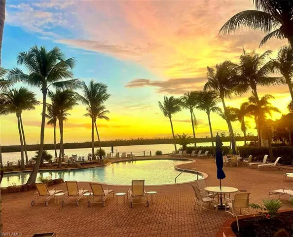 Lakeside_resort_style_pool