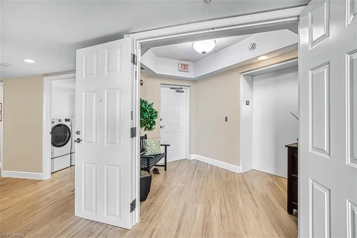 Double_door_entry_from_elevator_foyer