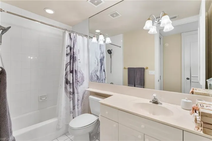 2nd full bath offers a shower/tub combination.