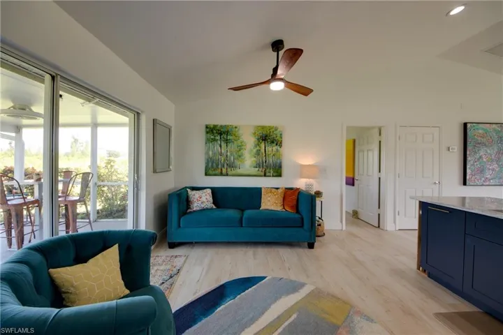 Open Kitchen lounge