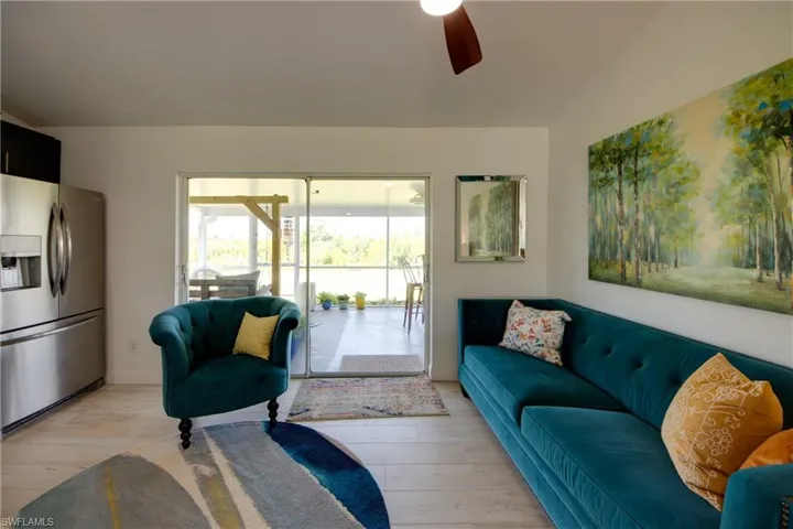 Kitchen lounge