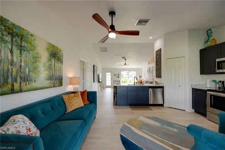 Open kitchen/ living room
