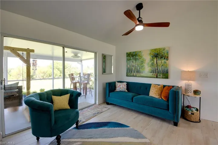 Kitchen lounge area