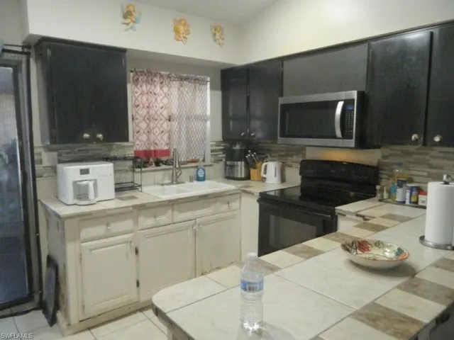 AI enhanced to de clutter kitchen