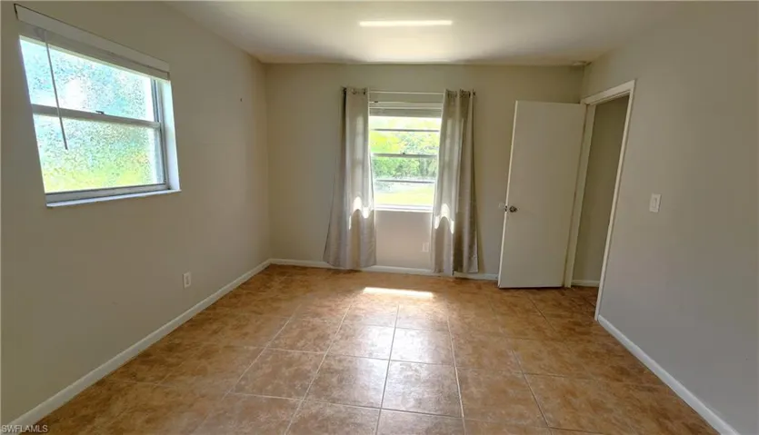 4615 SE 4th  PL, Cape Coral, FL 33904