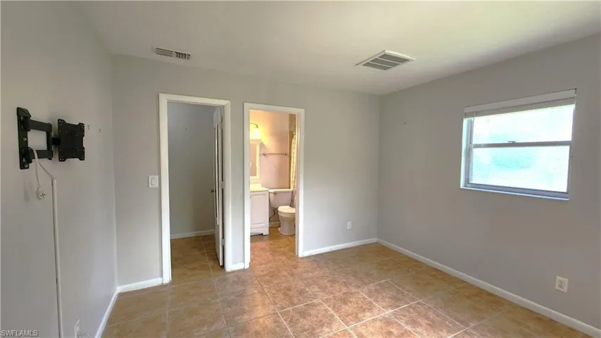 4615 SE 4th  PL, Cape Coral, FL 33904