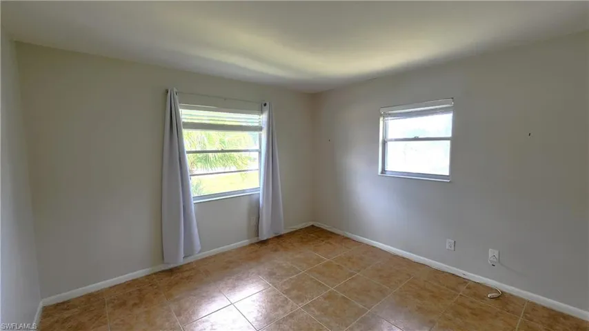4615 SE 4th  PL, Cape Coral, FL 33904