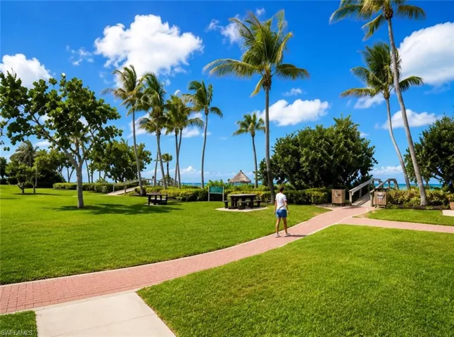 1200 Gulf Shore Blvd N 404, Naples, Florida 34102