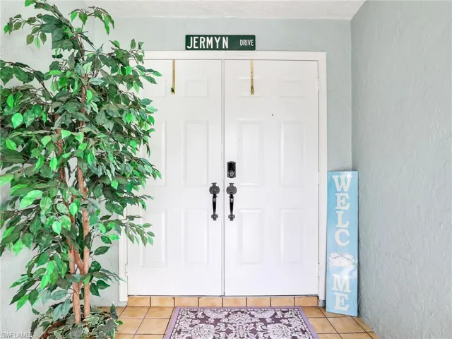 Screened entry to home