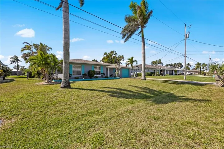 View of yard featuring a garage