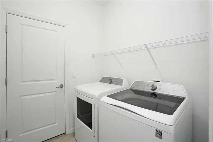 Gas dryer and washing machine (will stay with the home)