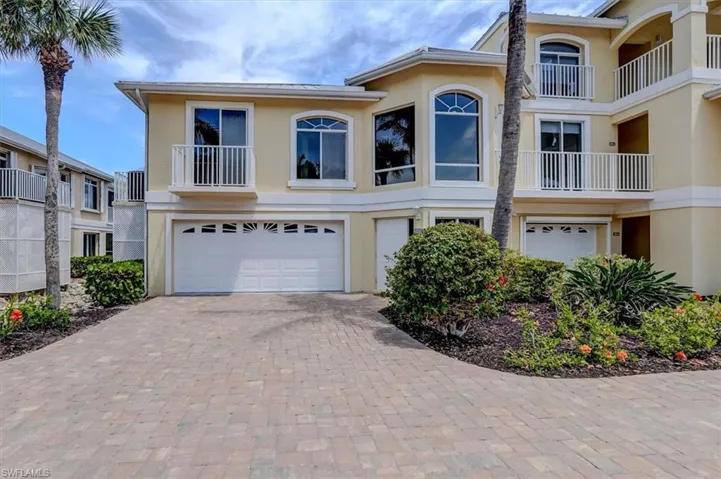 2 story Condominium  with Garage w/ paved driveway and Stucco siding