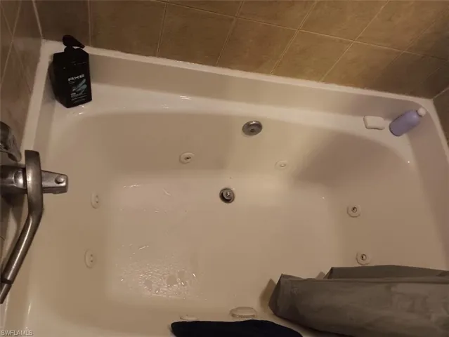 Jetted tub