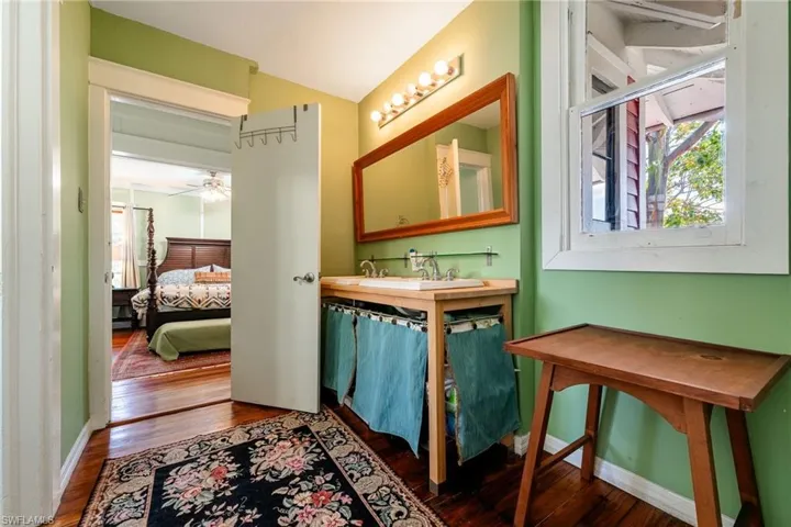 Upsatirs Primary Bathroom