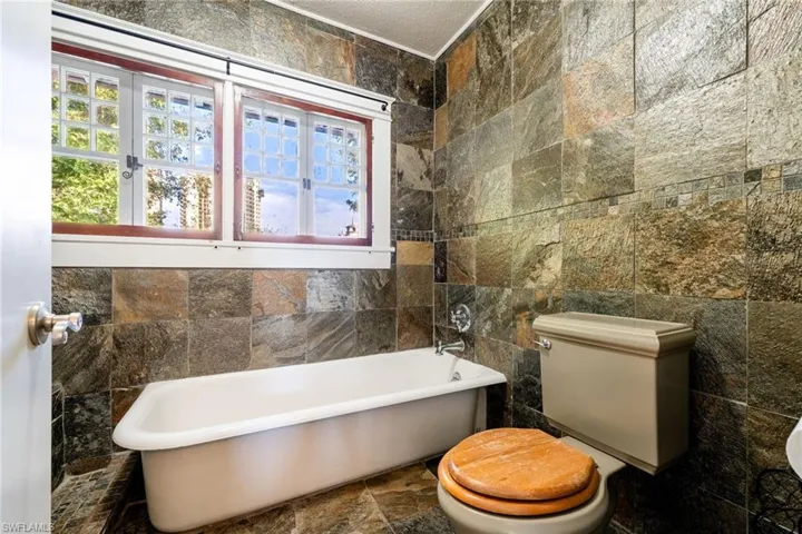 Upstairs Primary Bathroom