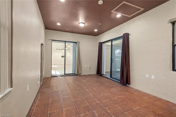 Enormous Flex Room