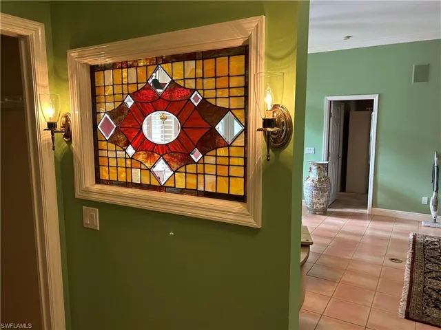 Detailed view of ornamental molding and baseboards