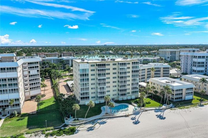 Prime Beach Location w/ Moorings Bay in Your Backyard