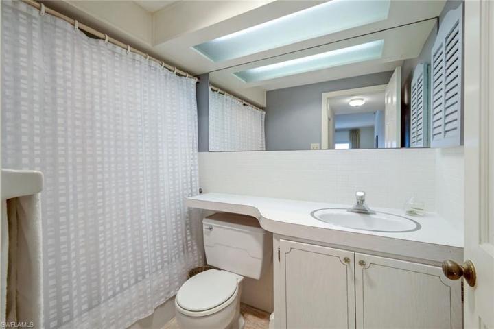 En-Suite Bath #2