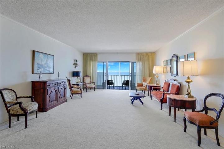 Great Room sliders open to a large Lanai.