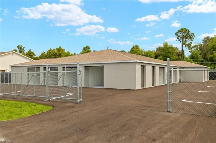 17517  Rockefeller  CIR, Fort Myers, FL 33967