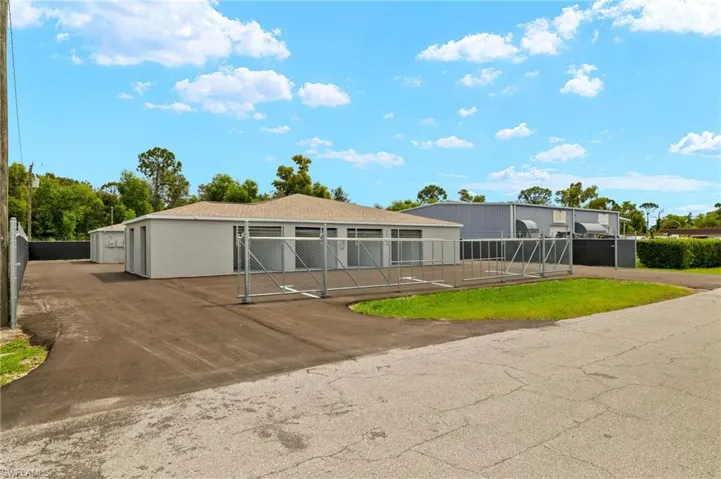 17517  Rockefeller  CIR, Fort Myers, FL 33967