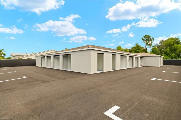 17517  Rockefeller  CIR, Fort Myers, FL 33967