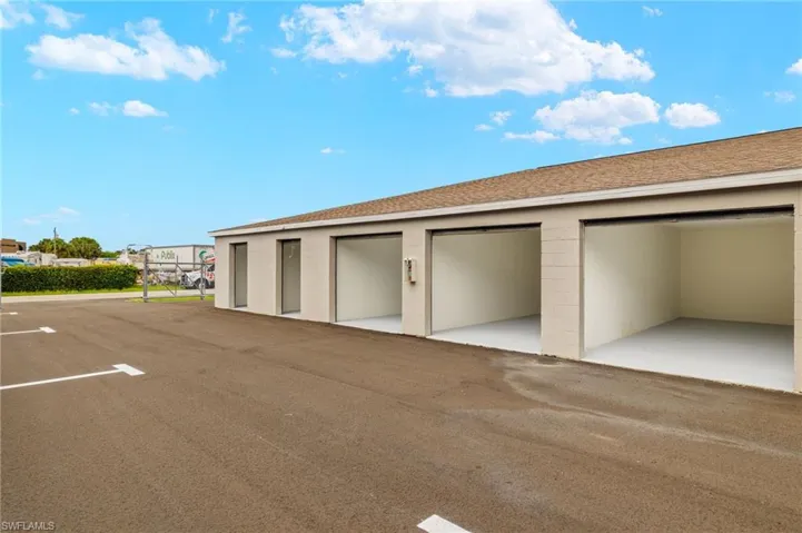 17517  Rockefeller  CIR, Fort Myers, FL 33967