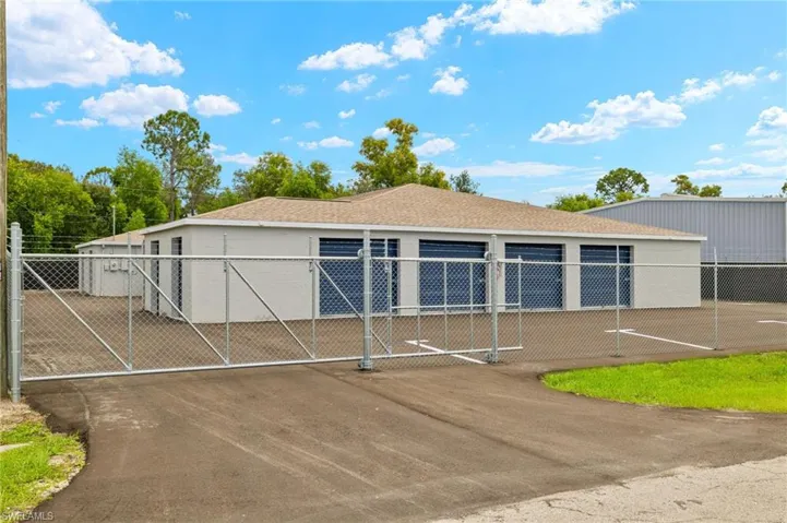 17517  Rockefeller  CIR, Fort Myers, FL 33967