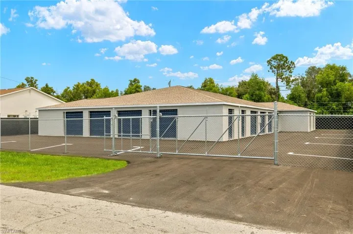 17517  Rockefeller  CIR, Fort Myers, FL 33967