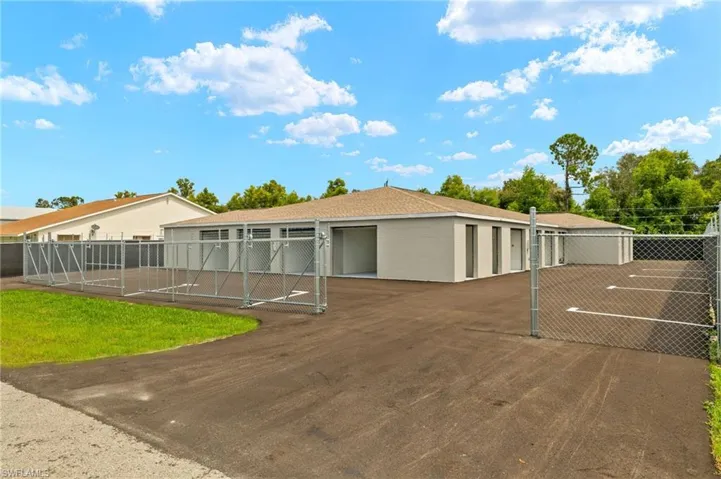 17517  Rockefeller  CIR, Fort Myers, FL 33967