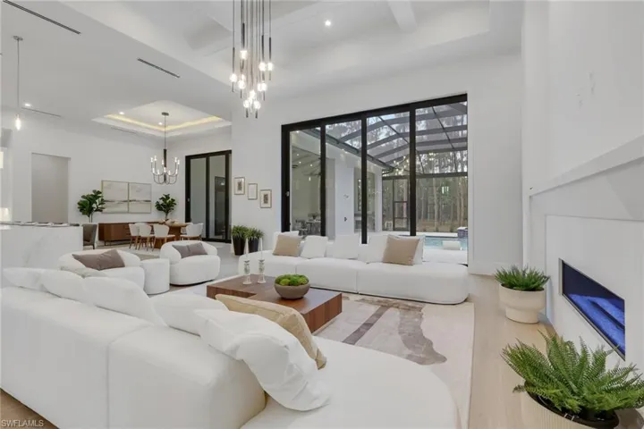 5025 Boxwood Way, Naples, Florida 34116