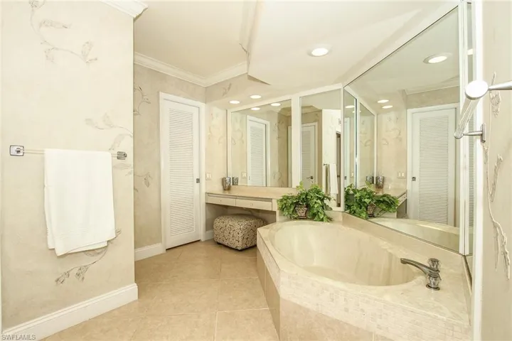 4401 Gulf Shore Blvd N E-908, Naples, Florida 34103