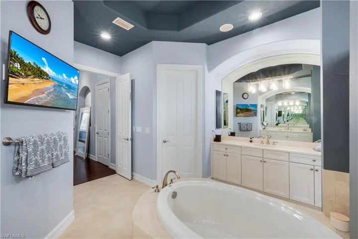 9002 Shenendoah Cir, Naples, Florida 34113