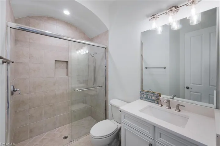 9002 Shenendoah Cir, Naples, Florida 34113