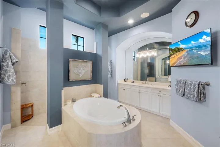 9002 Shenendoah Cir, Naples, Florida 34113