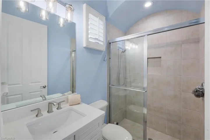 9002 Shenendoah Cir, Naples, Florida 34113