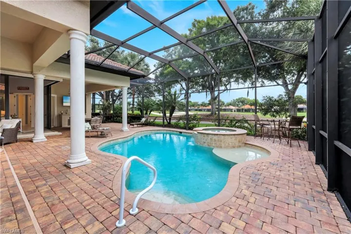 9002 Shenendoah Cir, Naples, Florida 34113