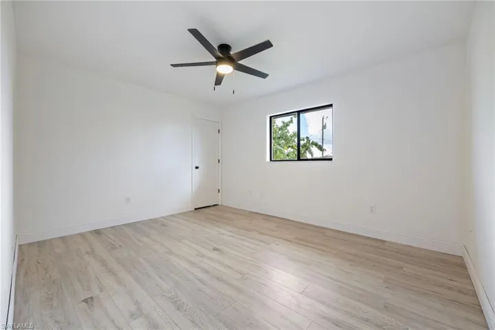 Unfurnished room featuring light wood-style flooring and a ceiling fan