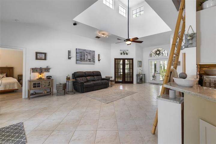 2860 2nd ST NE, NAPLES FL 34120