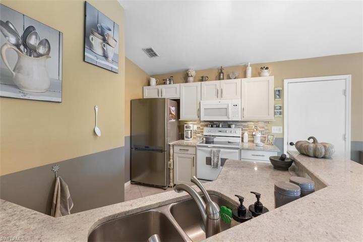 2860 2nd ST NE, NAPLES FL 34120