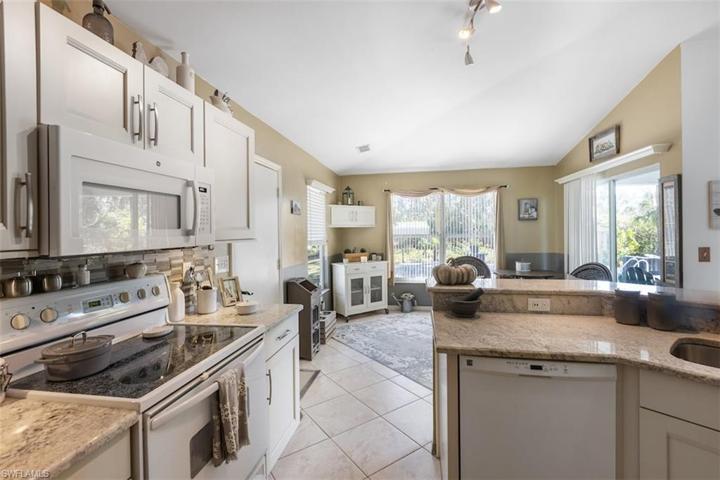 2860 2nd ST NE, NAPLES FL 34120
